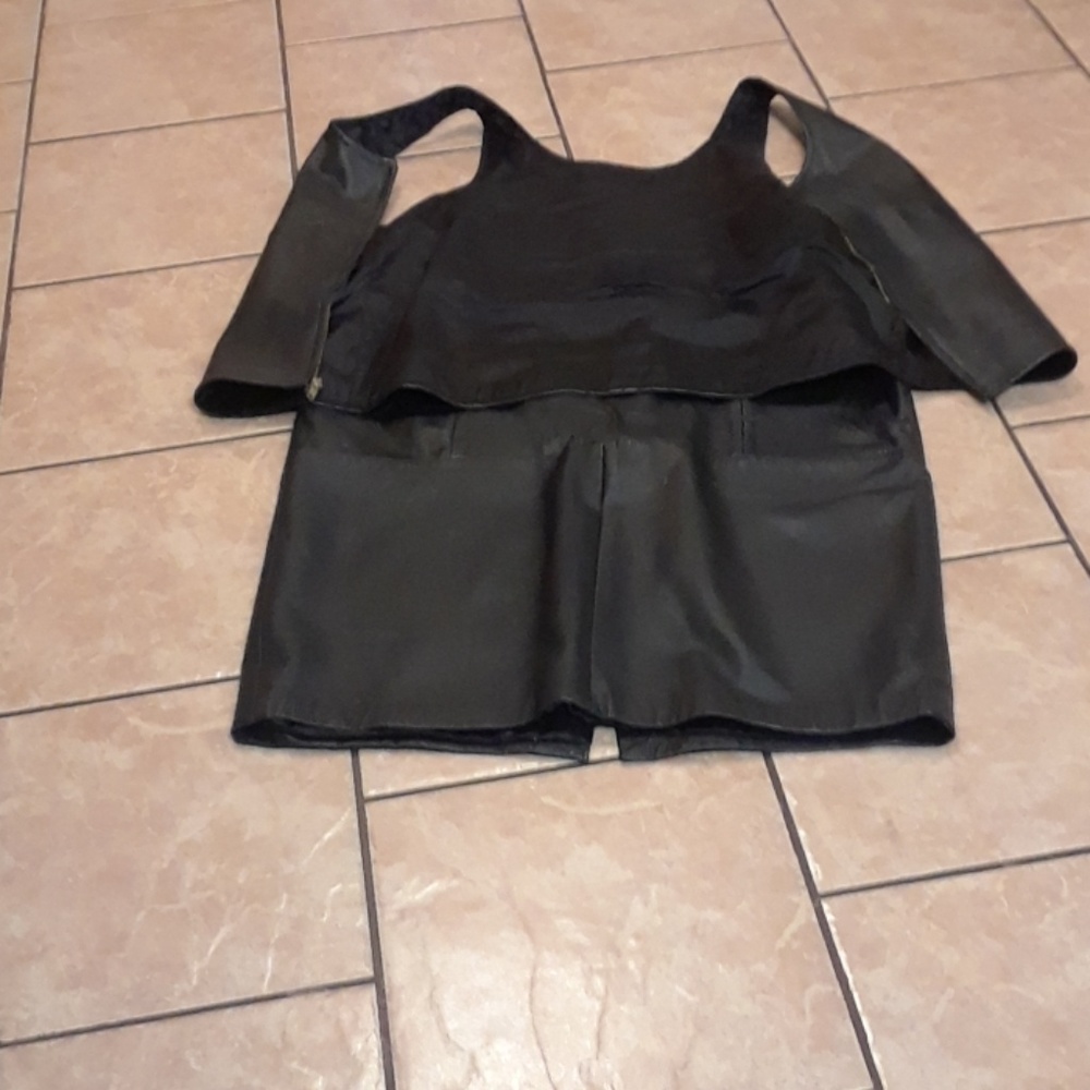 Black ladies 100% leather jacket,vest, skirt. - Picture 6 of 8